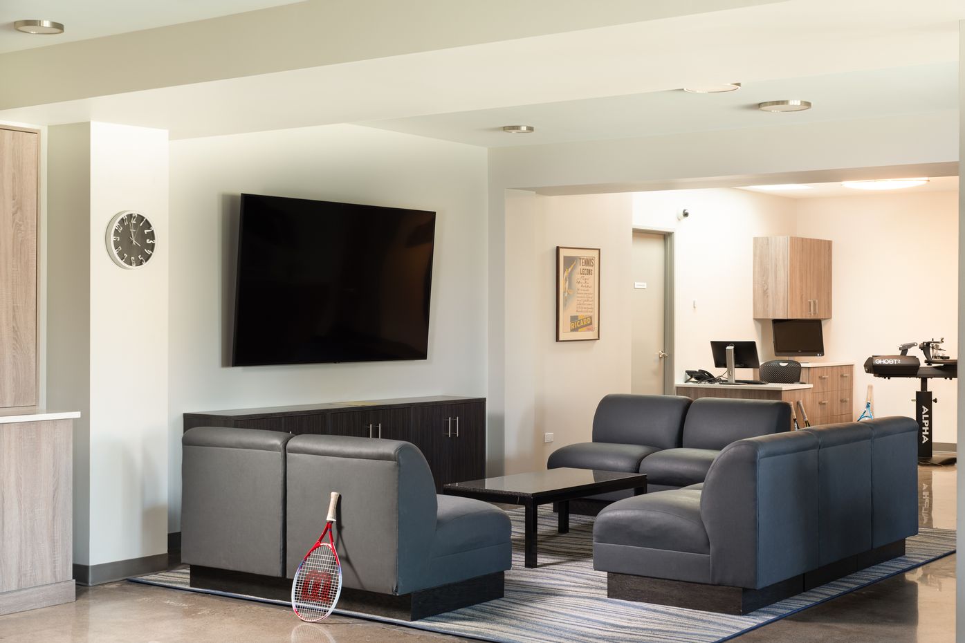 North Shore Racquet Club Lounge